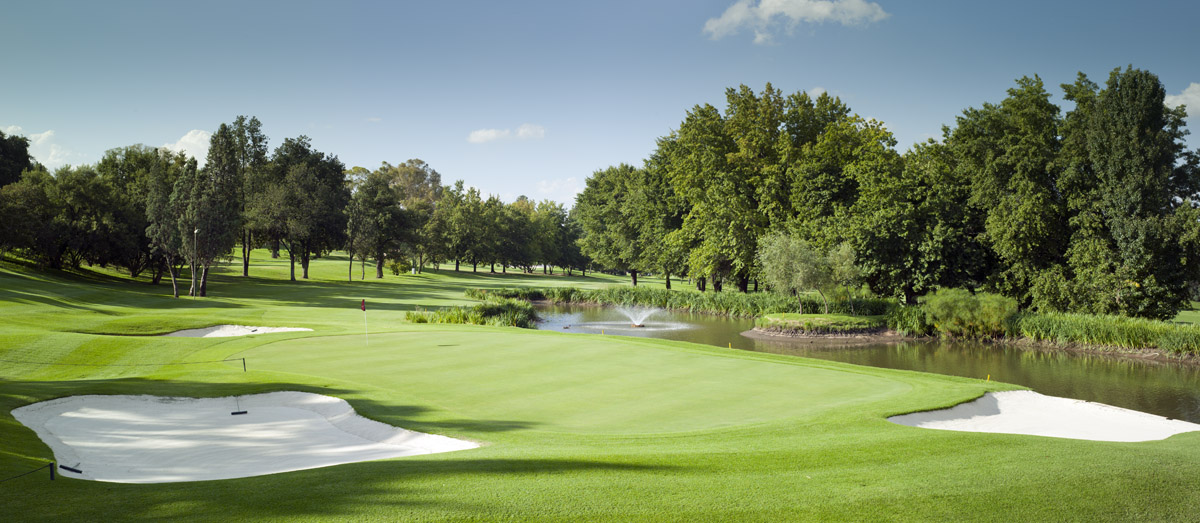 The 18th green at Killarney Country Club, guarded by bunkers and water